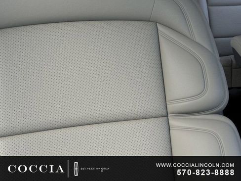 New 2026 Lincoln Navigator L Reserve AWD/4WD image 16