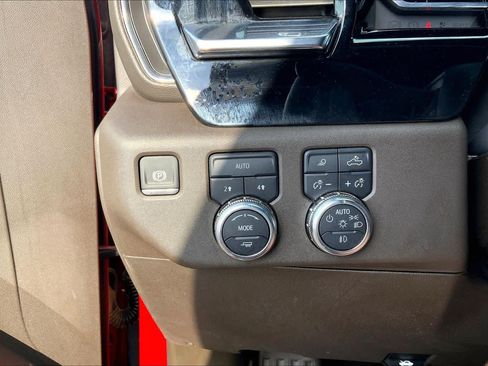 Used 2025 GMC Sierra 1500 SLT w/ SLT Premium Plus Package AWD/4WD image 36