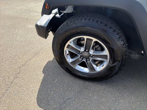 Used 2018 Jeep Wrangler Unlimited Sport S AWD/4WD image 28