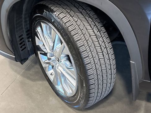 Used 2020 Toyota Highlander Limited image 22