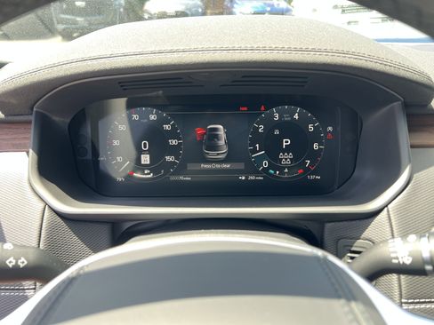 New 2024 Land Rover Discovery Dynamic SE image 25