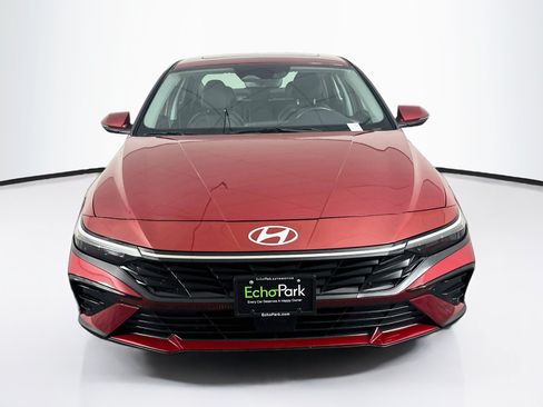 Used 2025 Hyundai Elantra Limited FWD image 2