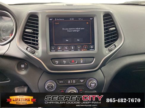 Used 2023 Jeep Cherokee Altitude Lux image 21