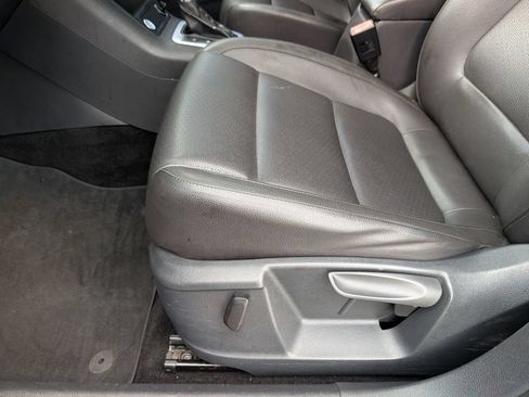 Used 2015 Volkswagen Tiguan SEL FWD image 13