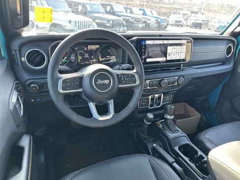 Used 2024 Jeep Wrangler Sahara image 25