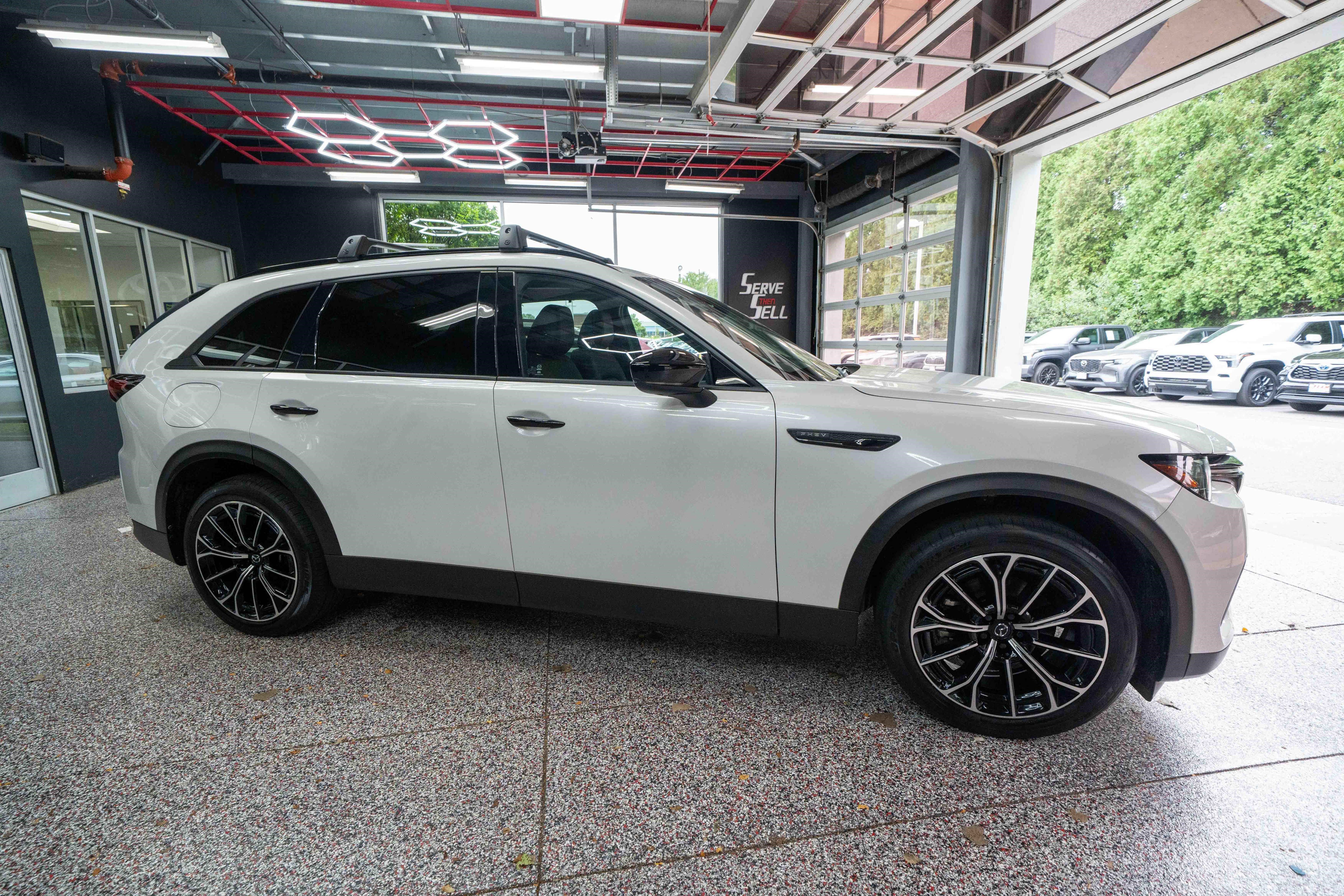 Used 2025 MAZDA CX-70 Plug-In Hybrid w/ Premium Pkg AWD/4WD image 4