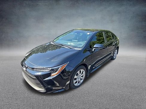 Used 2024 Toyota Corolla LE FWD image 3