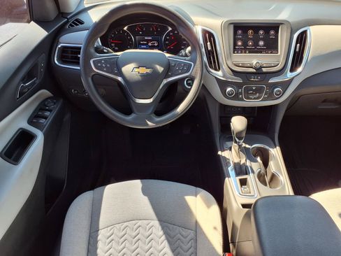 Used 2023 Chevrolet Equinox LS w/ LS Convenience Package FWD image 2