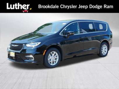 New 2025 Chrysler Pacifica Select