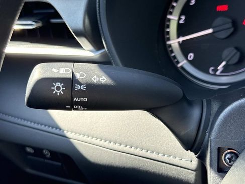 Used 2023 Toyota Highlander L AWD/4WD image 11