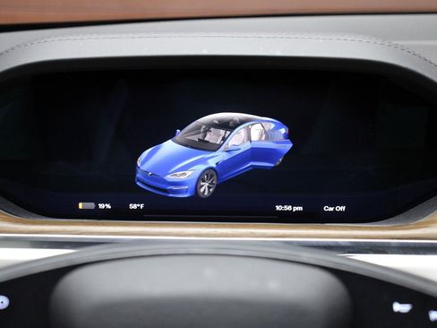 Used 2022 Tesla Model S AWD image 37