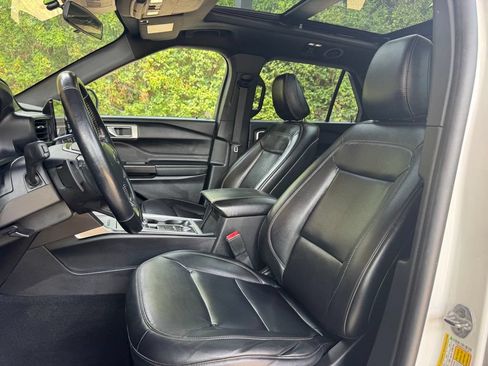 Used 2020 Ford Explorer XLT w/ Equipment Group 202A AWD/4WD image 10