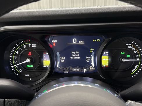 Used 2025 Jeep Wrangler Unlimited Sahara image 18