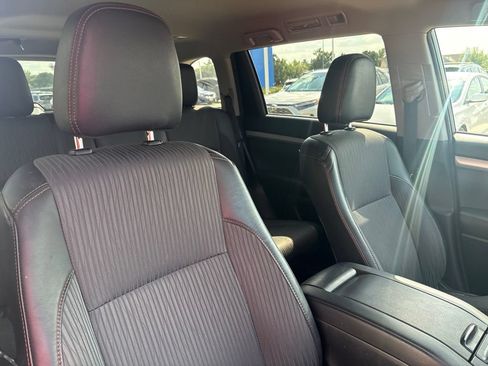 Used 2016 Toyota Highlander LE AWD/4WD image 24