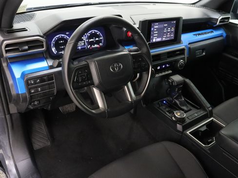 Certified 2025 Toyota Tacoma TRD Off-Road AWD/4WD image 13