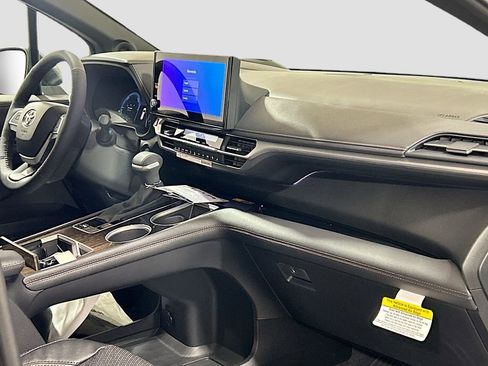 New 2026 Toyota Sienna Platinum AWD/4WD image 31