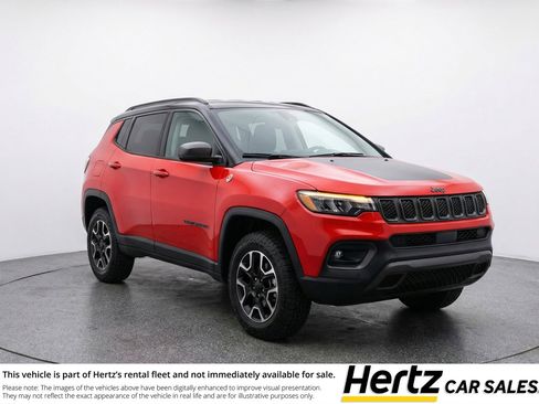 Used 2025 Jeep Compass Trailhawk image 1