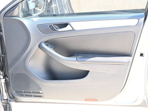 Used 2012 Volkswagen Jetta GLI FWD image 20