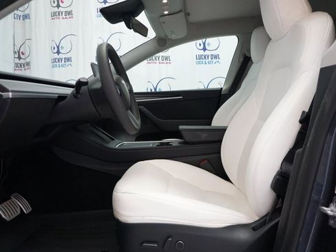 Used 2023 Tesla Model Y Performance image 10