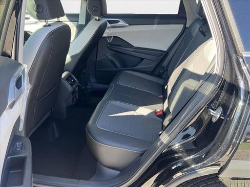 New 2025 Volkswagen Taos SE image 15