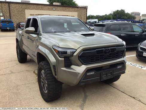 Used 2024 Toyota Tacoma TRD Sport image 6