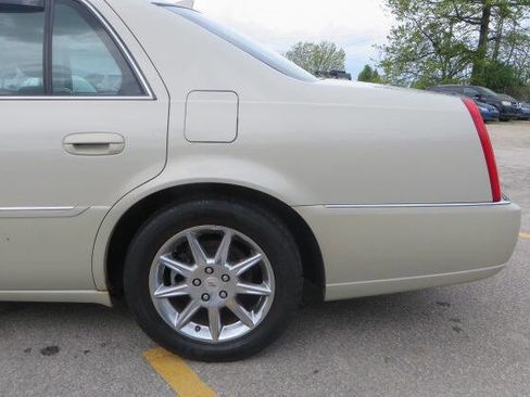 Used 2010 Cadillac DTS Luxury FWD image 38