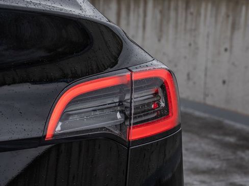 Used 2021 Tesla Model Y Long Range image 10