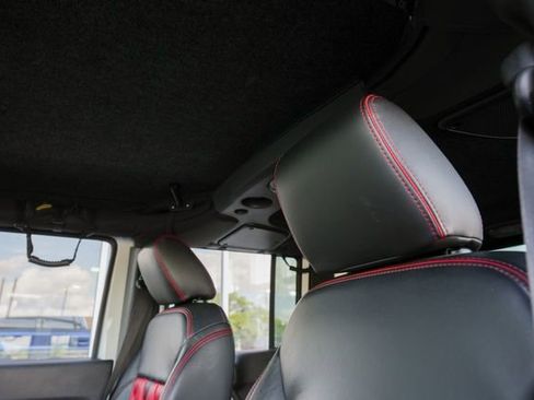 Used 2016 Jeep Wrangler Unlimited Rubicon w/ Connectivity Group AWD/4WD image 24