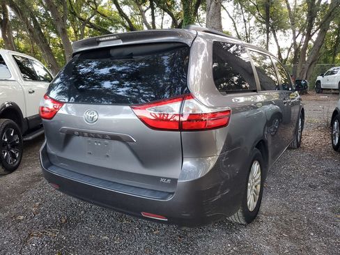 Used 2017 Toyota Sienna XLE FWD image 4