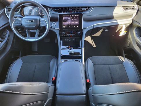 New 2025 Jeep Grand Cherokee L Altitude image 19