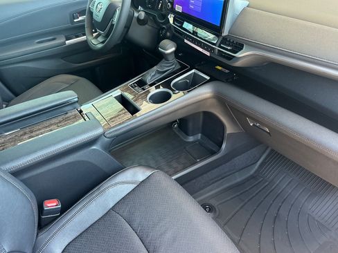 New 2026 Toyota Sienna Platinum AWD/4WD image 20
