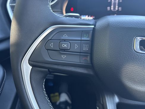 New 2025 Jeep Grand Cherokee Laredo X w/ Luxury Tech Group I image 18