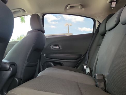 Used 2019 Honda HR-V LX image 12