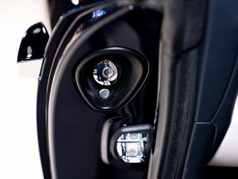 Used 2019 Rolls-Royce Dawn image 32