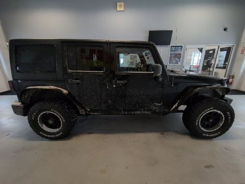 Used 2014 Jeep Wrangler Unlimited Sahara w/ Connectivity Group image 6