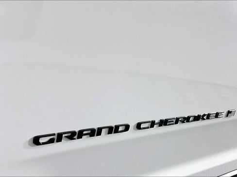 Used 2024 Jeep Grand Cherokee L Limited w/ Black Appearance Package AWD/4WD image 28