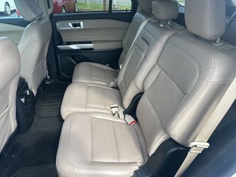 Used 2024 Ford Explorer Limited image 26