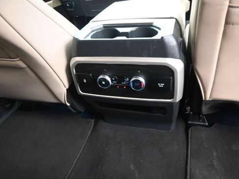 Used 2024 Ford Expedition Limited RWD image 3