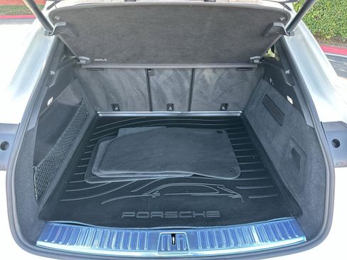 Used 2023 Porsche Cayenne Platinum Edition image 20