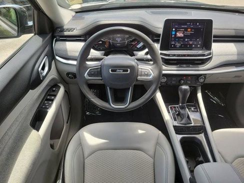 Used 2022 Jeep Compass Latitude FWD image 16