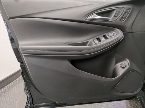 Used 2022 Buick Encore GX Essence w/ Advanced Technology Package FWD image 8