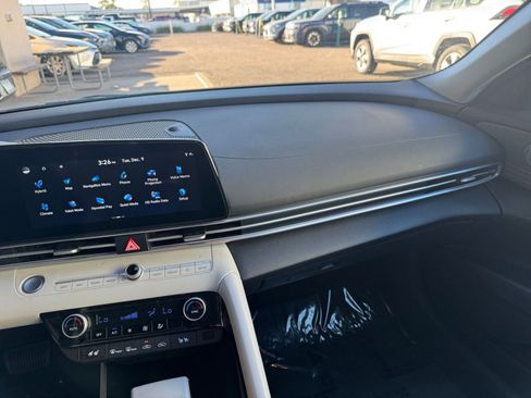 Used 2025 Hyundai Elantra Limited image 36