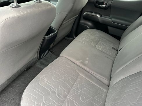 Used 2016 Toyota Tacoma TRD Sport image 12