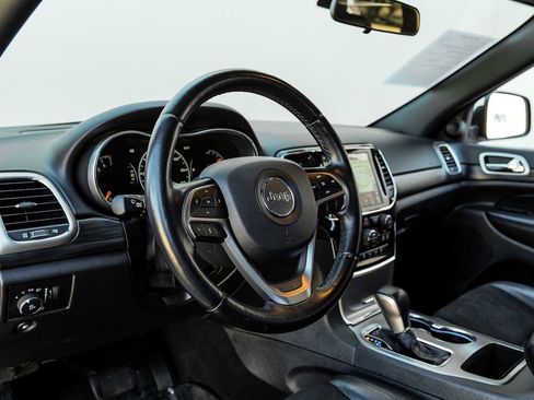 Used 2021 Jeep Grand Cherokee Laredo X image 3