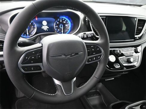 New 2026 Chrysler Pacifica Select image 39