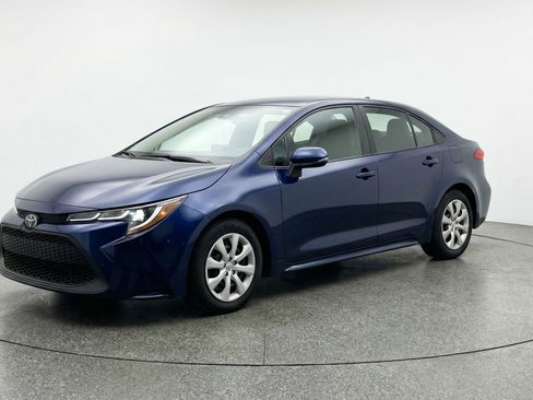 Used 2025 Toyota Corolla LE FWD image 3