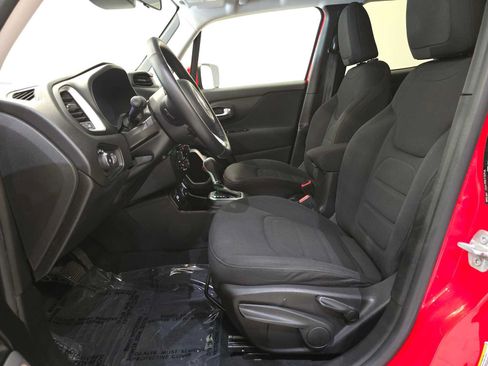 Used 2018 Jeep Renegade Latitude w/ Cold Weather Group AWD/4WD image 21