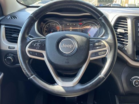 Used 2017 Jeep Cherokee Sport image 15