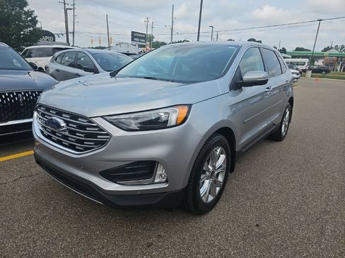 Used 2023 Ford Edge Titanium AWD/4WD image 6
