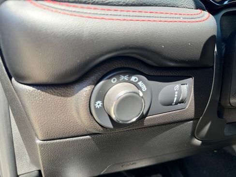 Used 2025 Dodge Durango GT AWD/4WD image 17